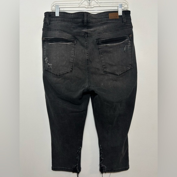 New! Judy Blue High Rise Distressed Skinny Fit Denim Jean Capri Womens S… - Picture 7 of 15